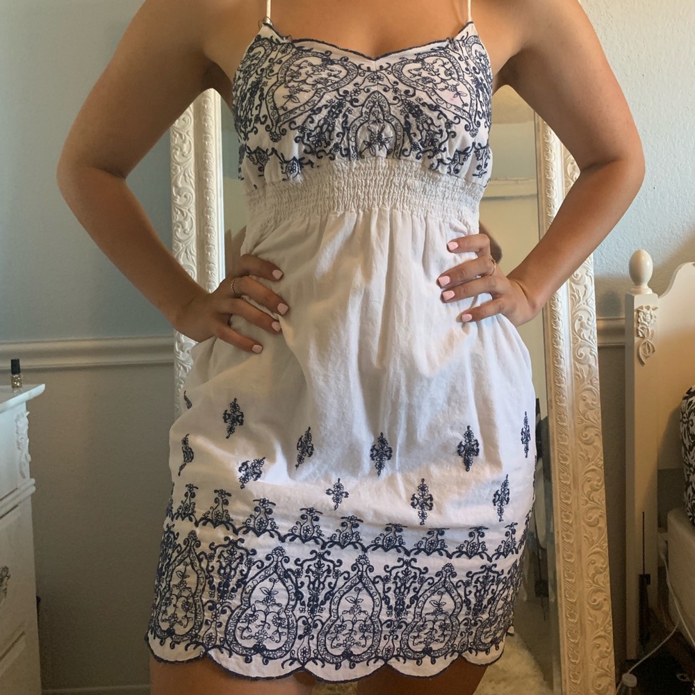 Mossimo white dress w/ blue detailing